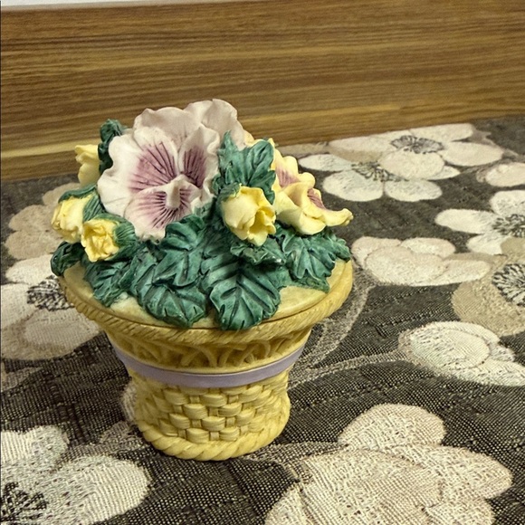 agc inc Other - Vintage Italian Style a trinket box  Basket Home Accent